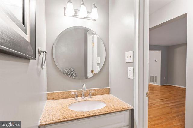 5661 CHELMSFORD CT, Burke, VA 22015
