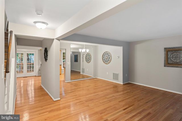 5661 CHELMSFORD CT, Burke, VA 22015