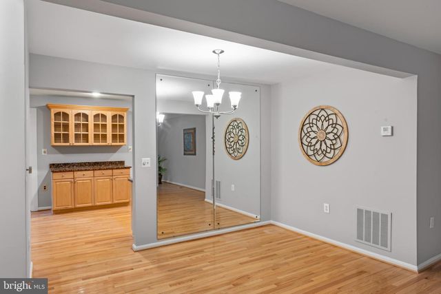 5661 CHELMSFORD CT, Burke, VA 22015
