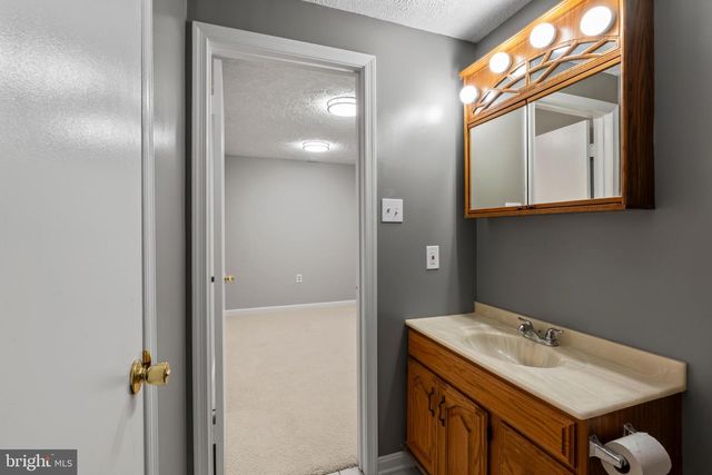 5661 CHELMSFORD CT, Burke, VA 22015
