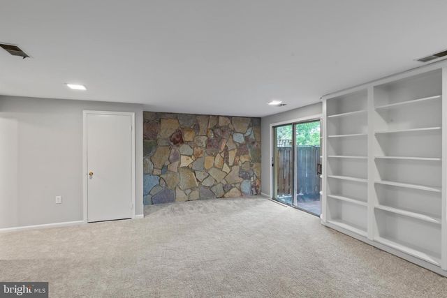 5661 CHELMSFORD CT, Burke, VA 22015