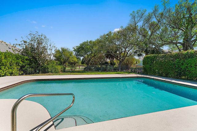 18515 SE Prestwick Lane, Tequesta, FL 33469