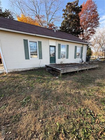 1371 Washington Street, Carlyle, IL 62231