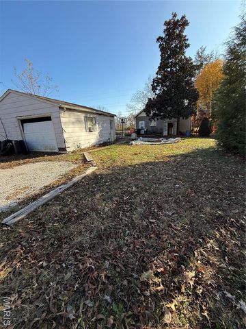 1371 Washington Street, Carlyle, IL 62231