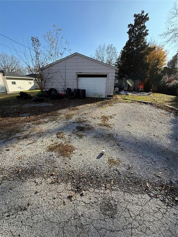 1371 Washington Street, Carlyle, IL 62231