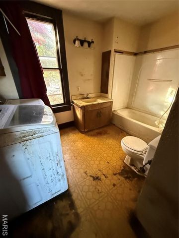 1371 Washington Street, Carlyle, IL 62231