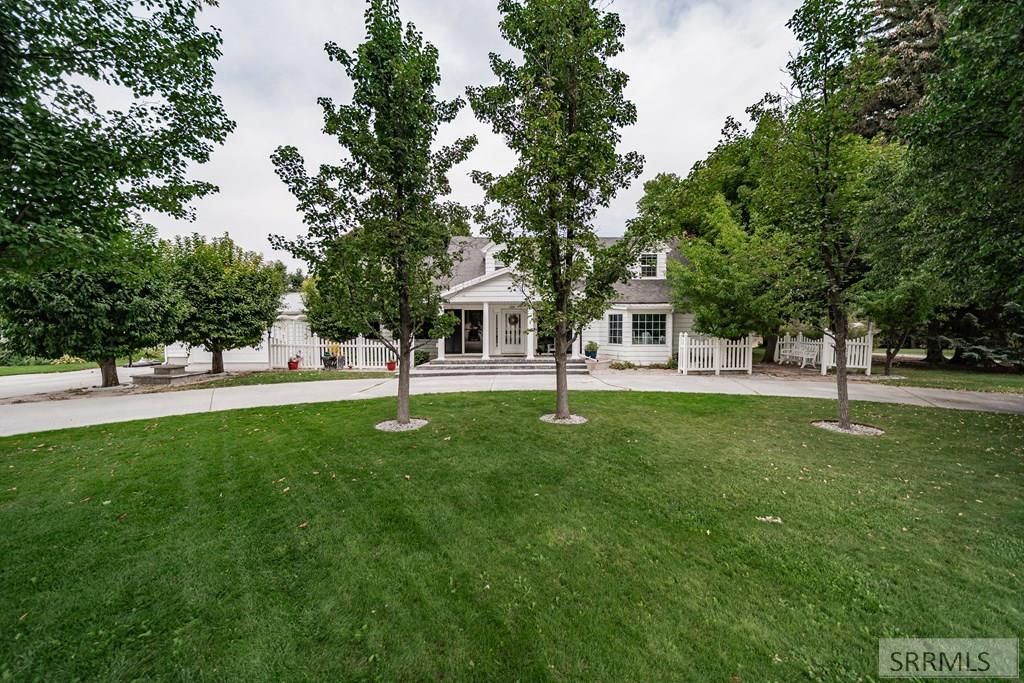 Image 4 of property listing at 269 W Center Street, Shelley, ID 83274