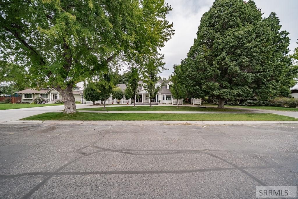 Image 5 of property listing at 269 W Center Street, Shelley, ID 83274