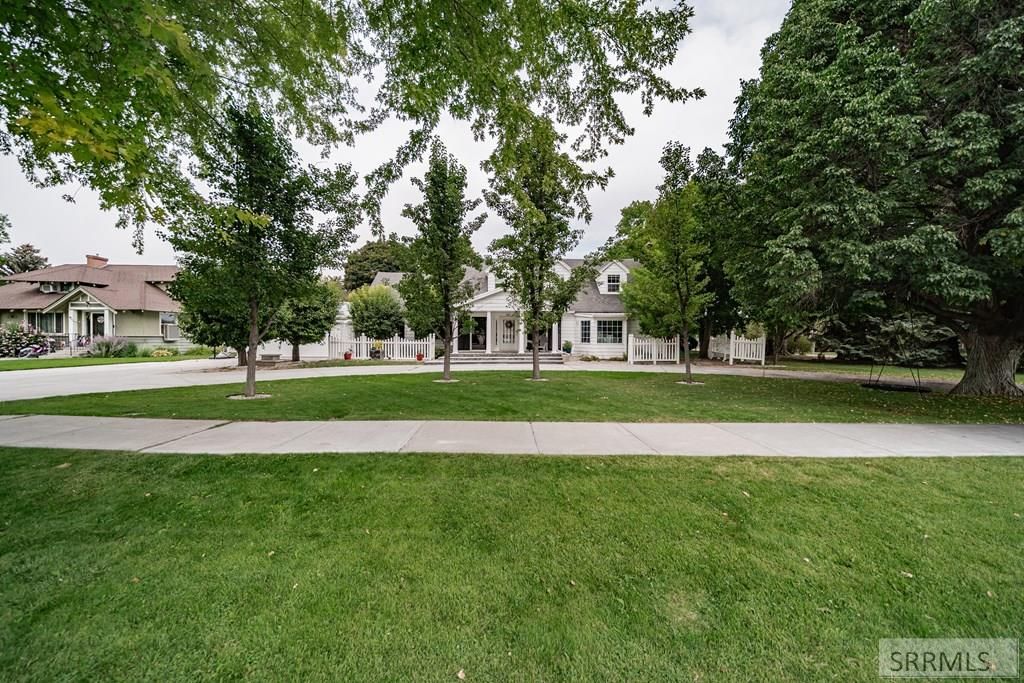 Image 6 of property listing at 269 W Center Street, Shelley, ID 83274