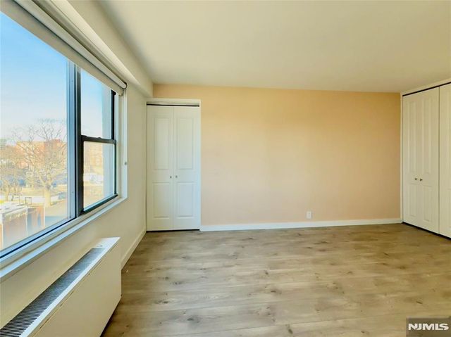 2077 Center Avenue 5E, Fort Lee, NJ 07024