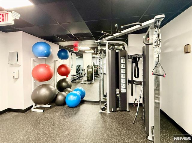 2077 Center Avenue 5E, Fort Lee, NJ 07024