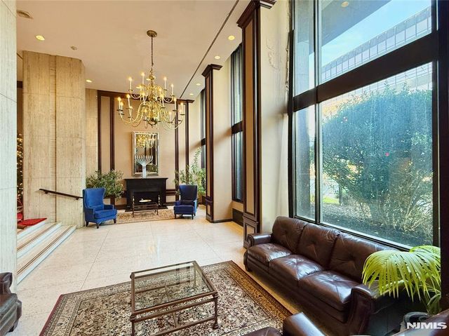 2077 Center Avenue 5E, Fort Lee, NJ 07024