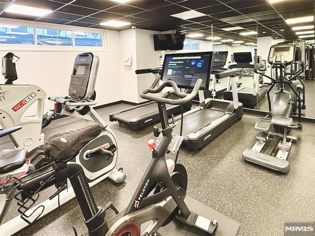 2077 Center Avenue 5E, Fort Lee, NJ 07024