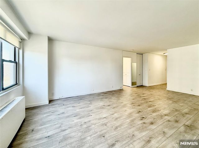 2077 Center Avenue 5E, Fort Lee, NJ 07024