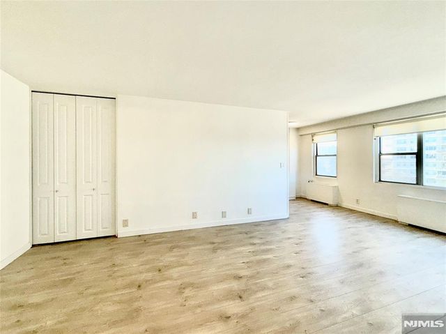 2077 Center Avenue 5E, Fort Lee, NJ 07024