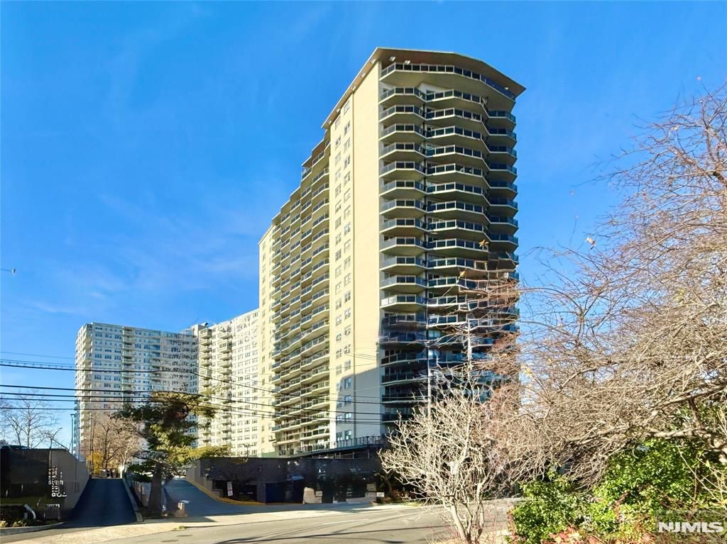 2077 Center Avenue 5E, Fort Lee, NJ 07024