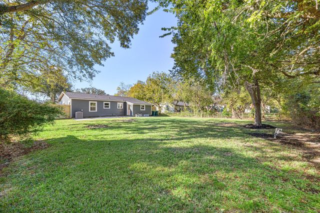 1403 Melody Drive, La Marque, TX 77568
