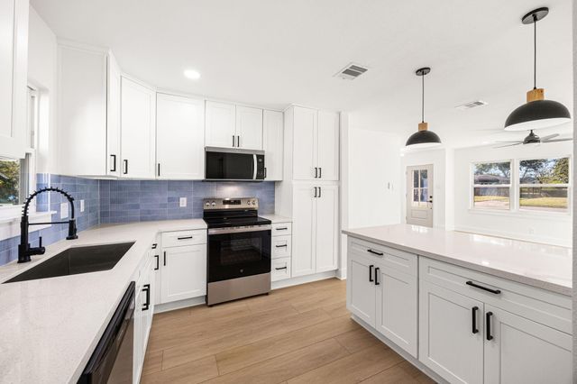 1403 Melody Drive, La Marque, TX 77568