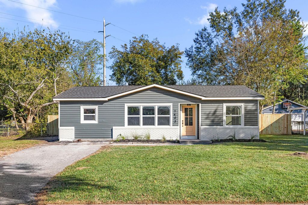 1403 Melody Drive, La Marque, TX 77568