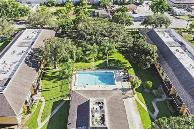 5825 Washington Street 40-B, Hollywood, FL 33023