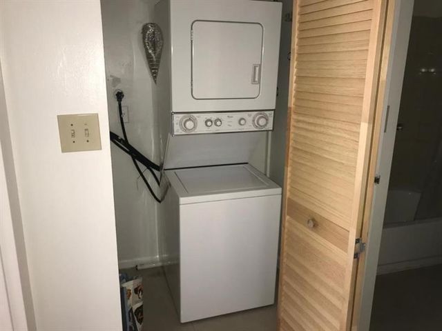 5825 Washington Street 40-B, Hollywood, FL 33023