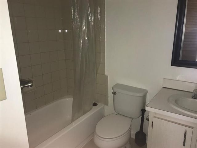 5825 Washington Street 40-B, Hollywood, FL 33023