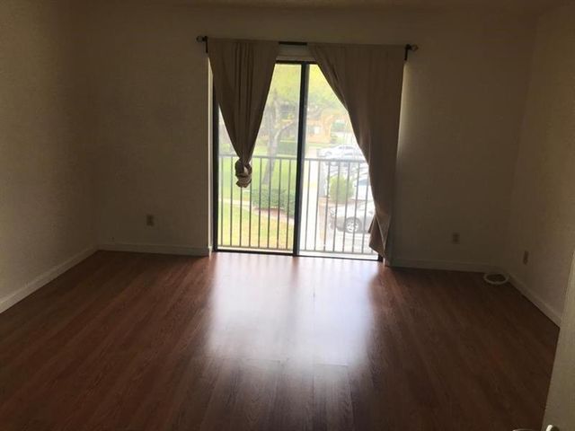 5825 Washington Street 40-B, Hollywood, FL 33023
