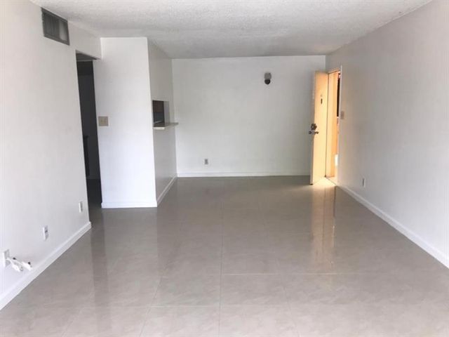 5825 Washington Street 40-B, Hollywood, FL 33023