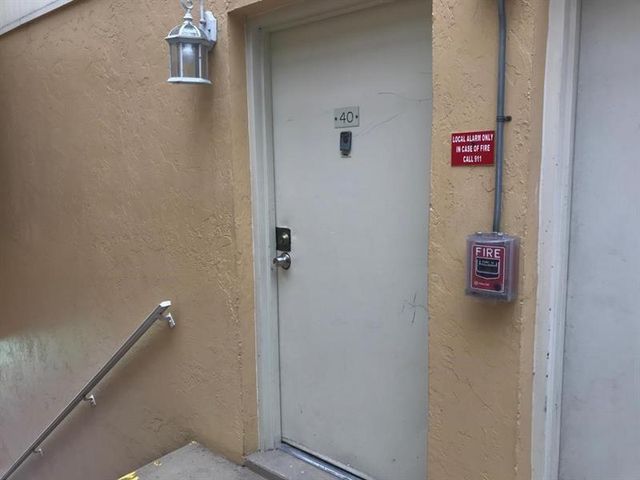 5825 Washington Street 40-B, Hollywood, FL 33023