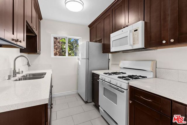 1000 N Orange Grove Avenue 2, West Hollywood, CA 90046
