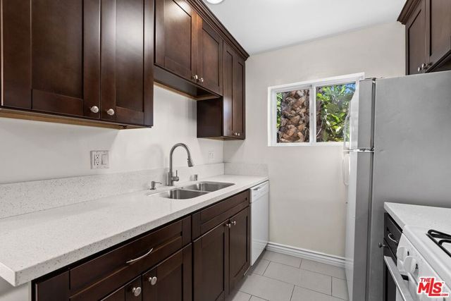 1000 N Orange Grove Avenue 2, West Hollywood, CA 90046