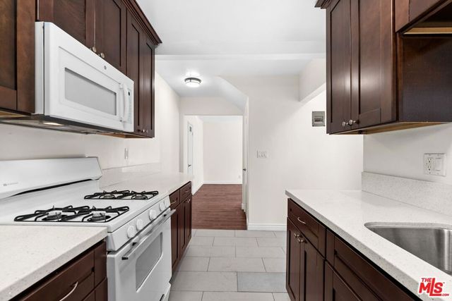 1000 N Orange Grove Avenue 2, West Hollywood, CA 90046