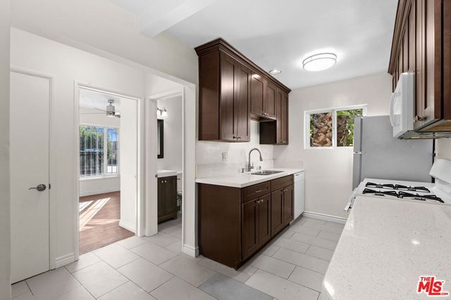 1000 N Orange Grove Avenue 2, West Hollywood, CA 90046