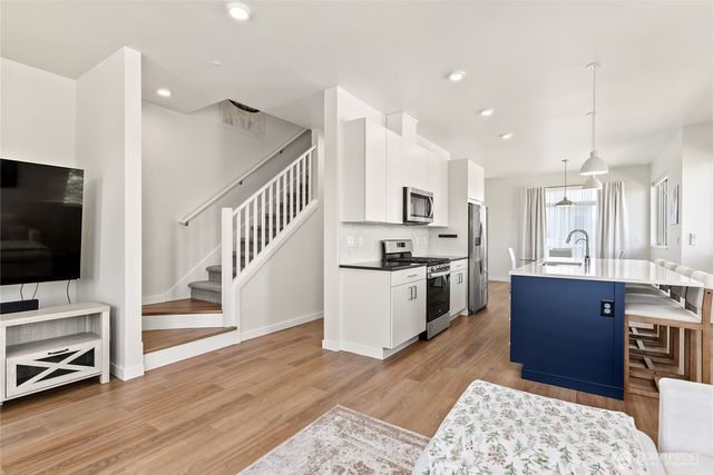 32675 Madrona Avenue SE, Black Diamond, WA 98010