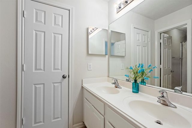 27 Harmony Hollow Court, The Woodlands, TX 77385