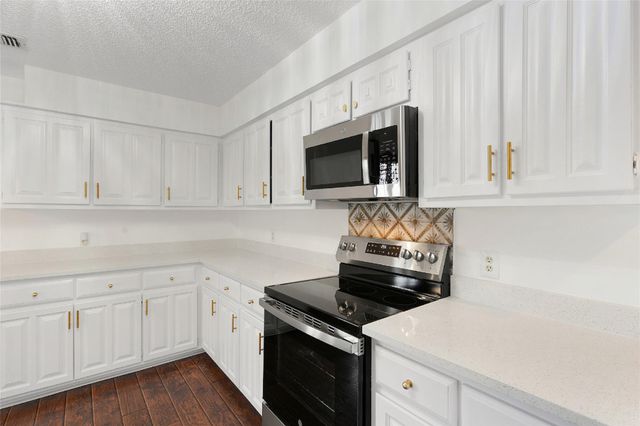 21205 National DR, Lago Vista, TX 78645