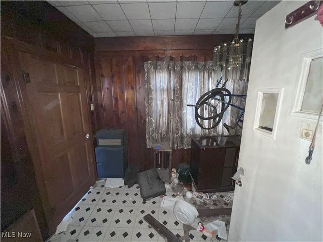 1220 E Archwood Avenue, Akron, OH 44306