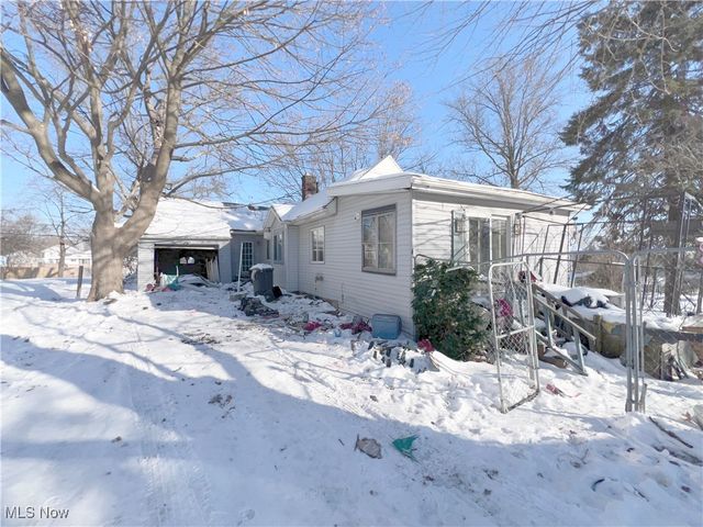 1220 E Archwood Avenue, Akron, OH 44306