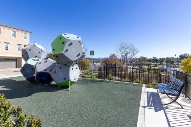 1227 Sunrise Vw. 105, San Marcos, CA 92078