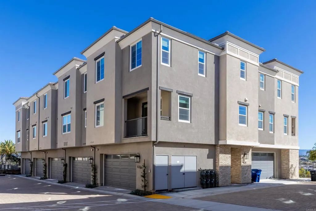 1227 Sunrise Vw. 105, San Marcos, CA 92078