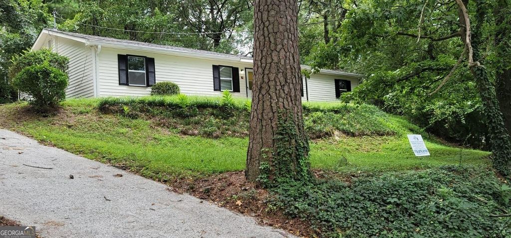 2888 Parrott Avenue NW, Atlanta, GA 30318