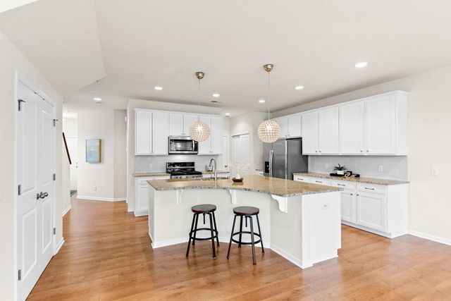 732 Wildflower Lane, Chanhassen, MN 55317