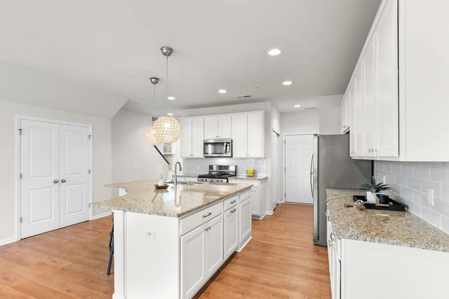 732 Wildflower Lane, Chanhassen, MN 55317