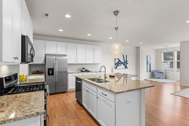 732 Wildflower Lane, Chanhassen, MN 55317