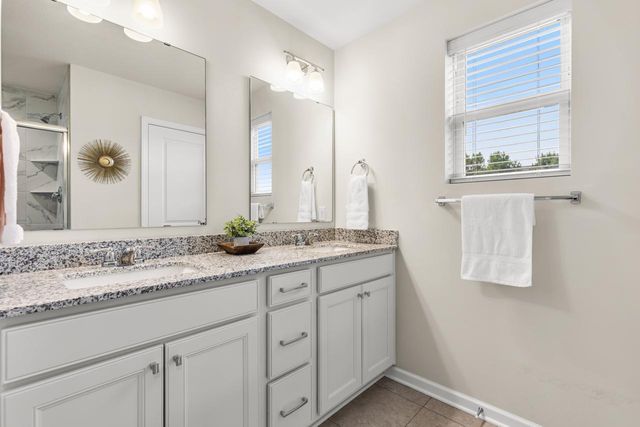 732 Wildflower Lane, Chanhassen, MN 55317