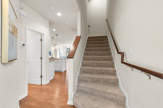 732 Wildflower Lane, Chanhassen, MN 55317