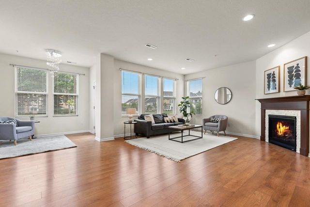 732 Wildflower Lane, Chanhassen, MN 55317