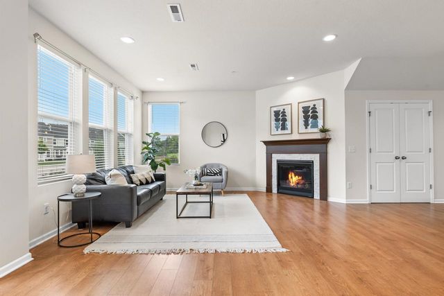 732 Wildflower Lane, Chanhassen, MN 55317