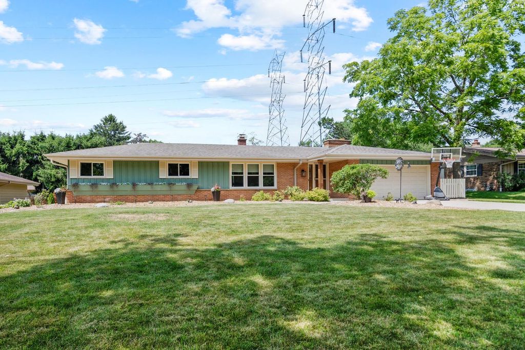 1407 N 119th STREET, Wauwatosa, WI 53226