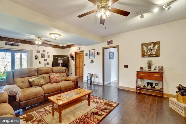 116 WEST CT, Glen Rock, PA 17327
